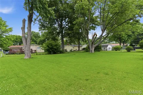$174,900 | 1395 Redbird Drive, Florissant, MO 63031