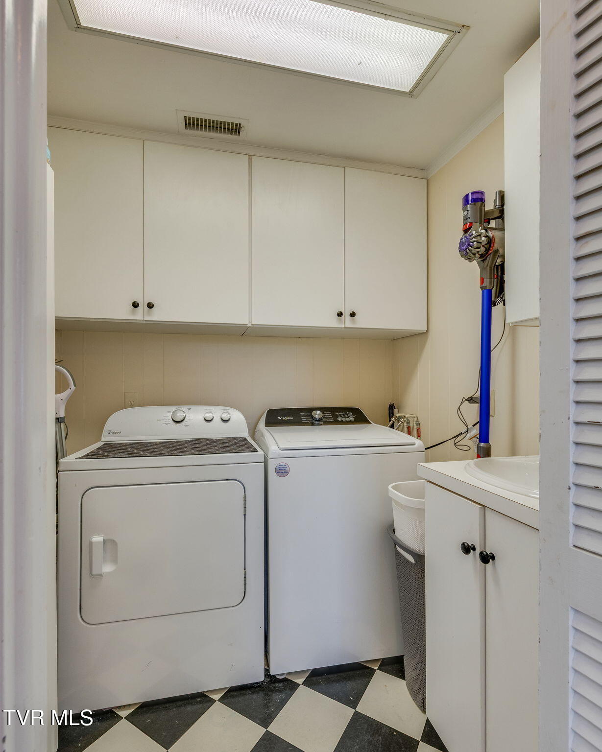 4302 Stagecoach Road Kingsport, TN 37664 - Photo 29 of 51 Laundry