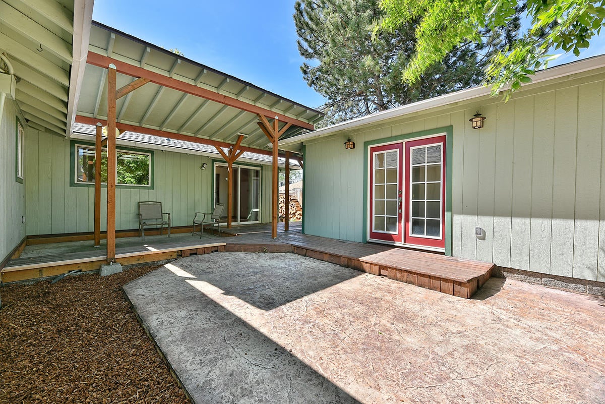 2270 Springbrook Road Medford, OR 97504 - Photo 24 of 36 23