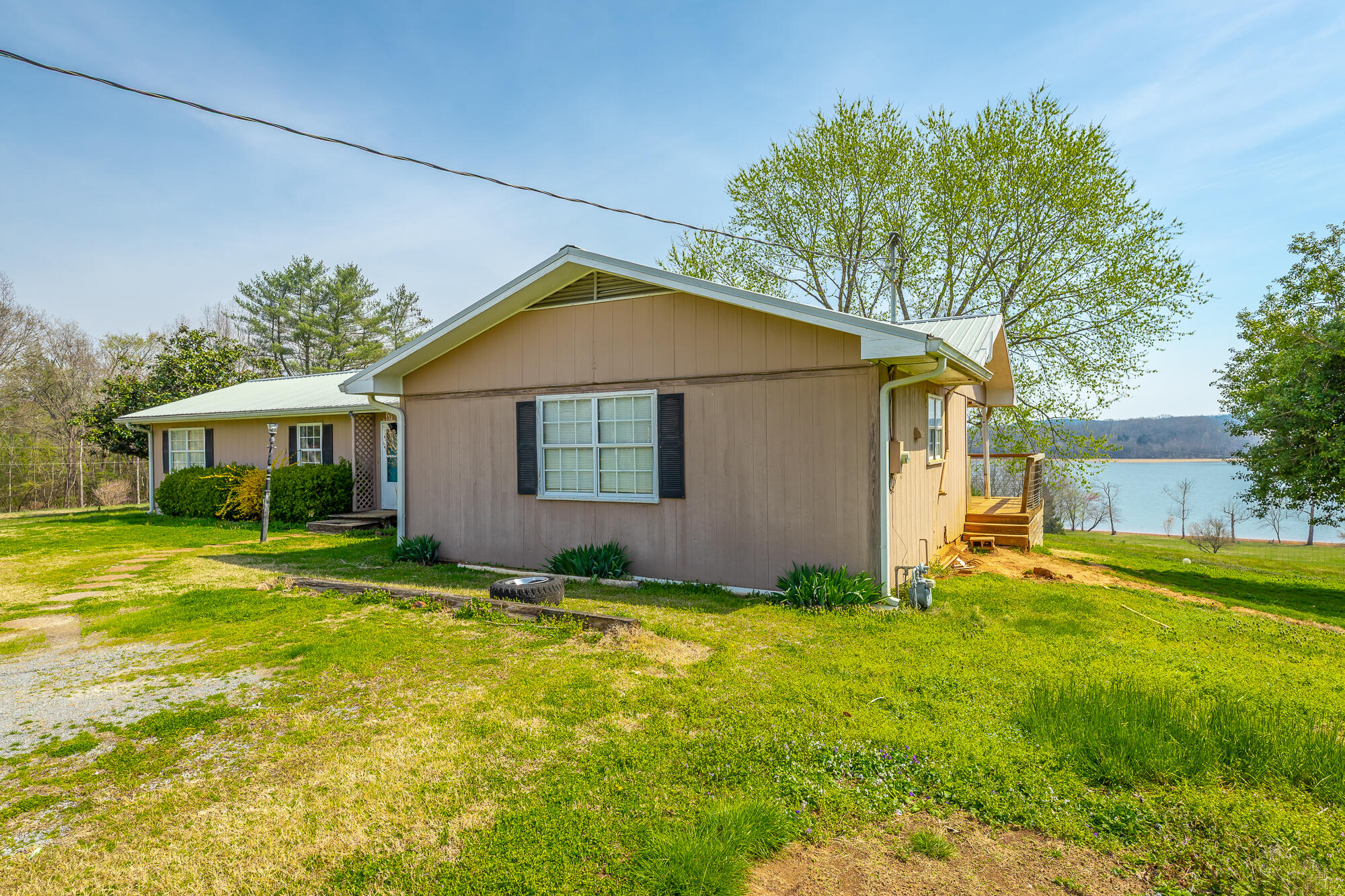 Welcome to 2863 New Lake Road