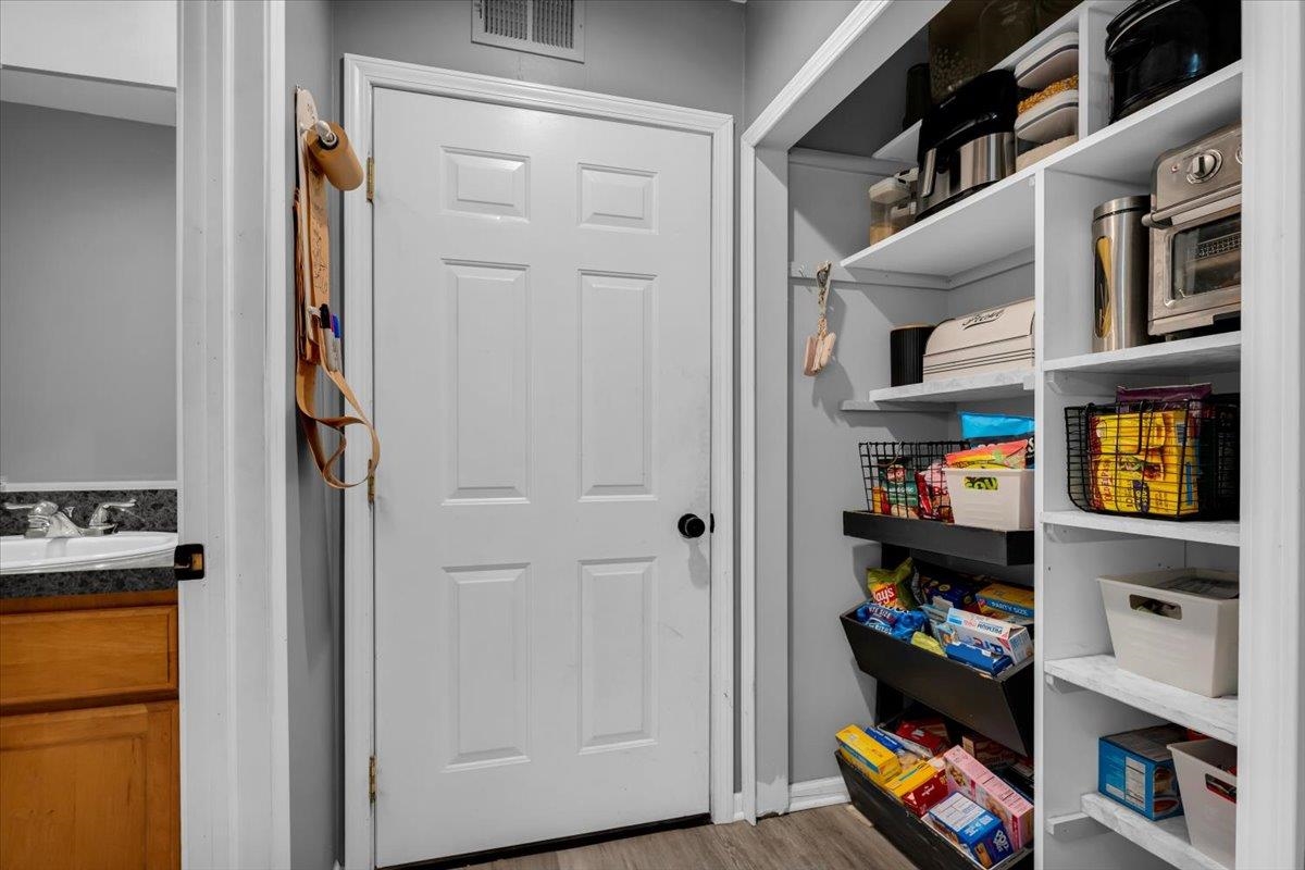 1806 Michigan Street Algonac, MI 48001 - Photo 14 of 38