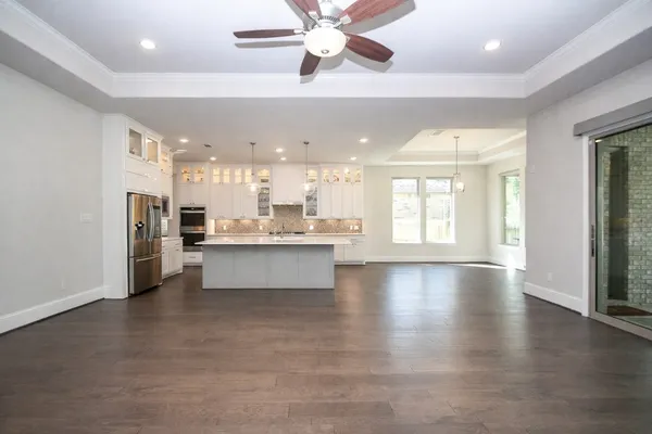 $625,000 | 604 Castlewood Cove Lane, Pinehurst, TX 77362