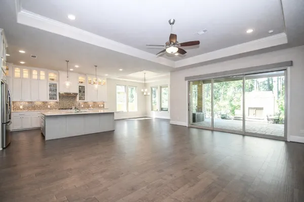 $625,000 | 604 Castlewood Cove Lane, Pinehurst, TX 77362