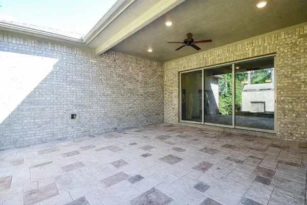 $625,000 | 604 Castlewood Cove Lane, Pinehurst, TX 77362