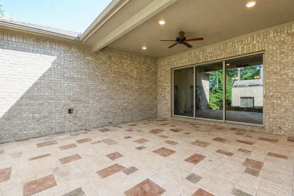 $625,000 | 604 Castlewood Cove Lane, Pinehurst, TX 77362