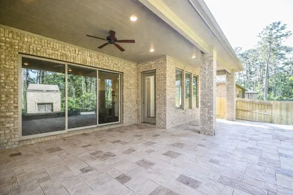 $625,000 | 604 Castlewood Cove Lane, Pinehurst, TX 77362