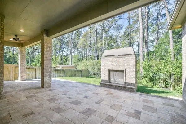 $625,000 | 604 Castlewood Cove Lane, Pinehurst, TX 77362