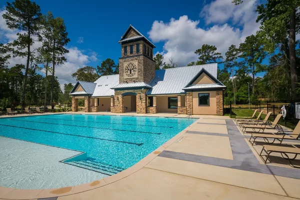 $625,000 | 604 Castlewood Cove Lane, Pinehurst, TX 77362