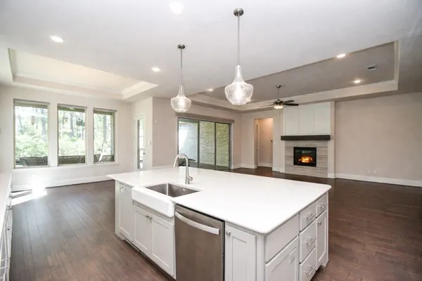 $625,000 | 604 Castlewood Cove Lane, Pinehurst, TX 77362