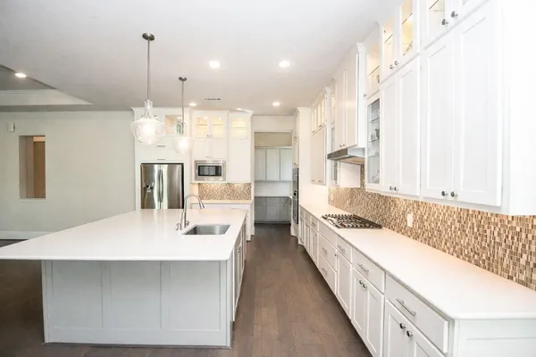 $625,000 | 604 Castlewood Cove Lane, Pinehurst, TX 77362