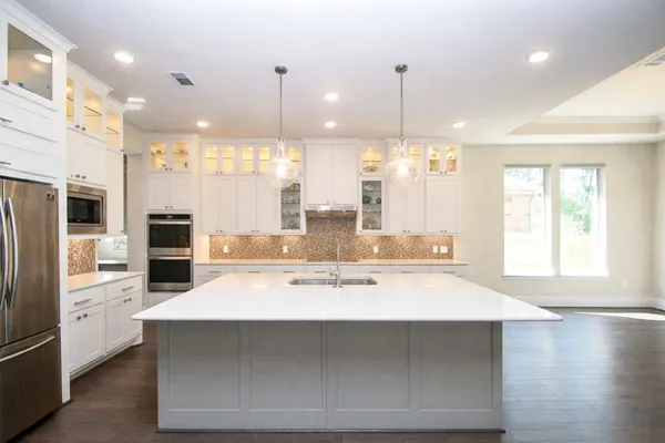 $625,000 | 604 Castlewood Cove Lane, Pinehurst, TX 77362