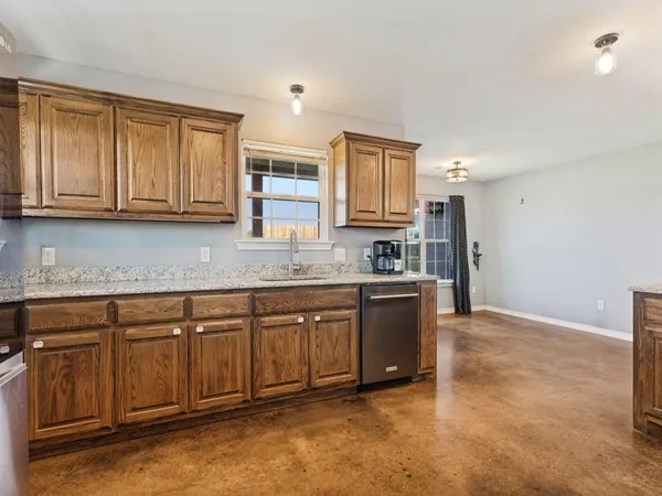 $750,000 | 760 County Road 4380, Decatur, TX 76234