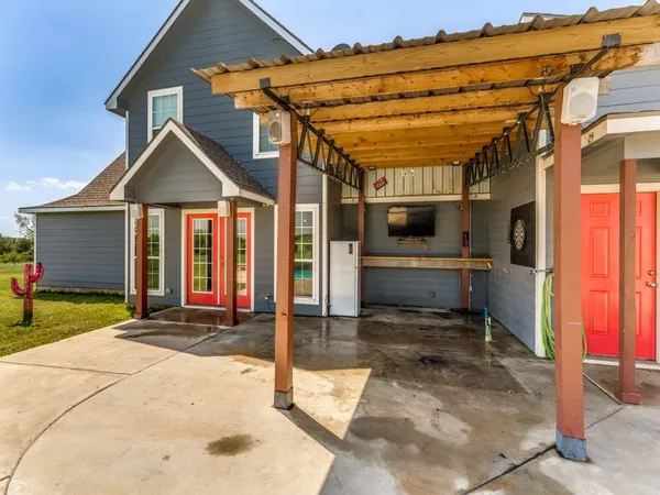 $750,000 | 760 County Road 4380, Decatur, TX 76234