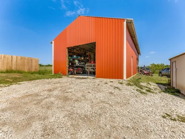 $750,000 | 760 County Road 4380, Decatur, TX 76234