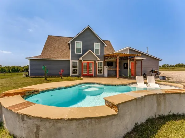 $750,000 | 760 County Road 4380, Decatur, TX 76234