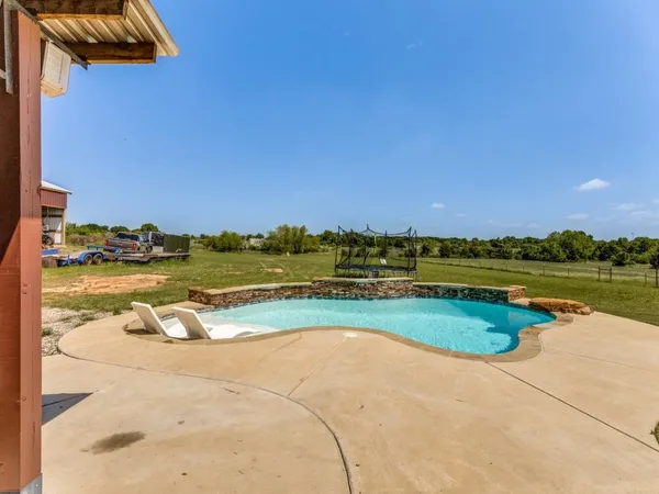 $750,000 | 760 County Road 4380, Decatur, TX 76234