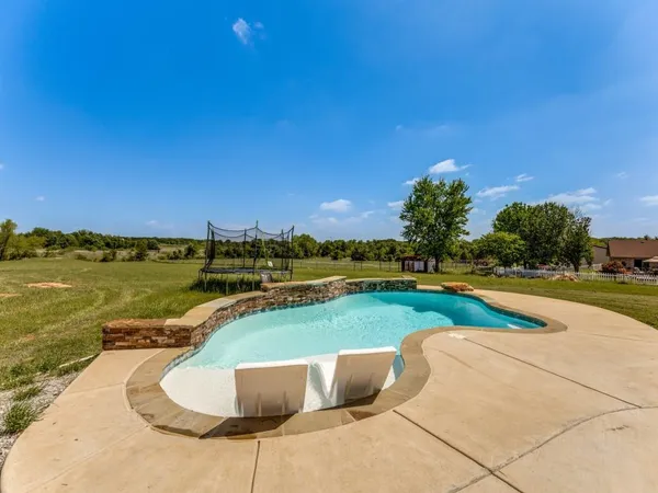 $750,000 | 760 County Road 4380, Decatur, TX 76234
