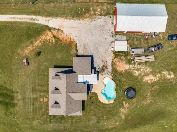 $750,000 | 760 County Road 4380, Decatur, TX 76234