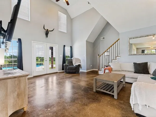 $750,000 | 760 County Road 4380, Decatur, TX 76234