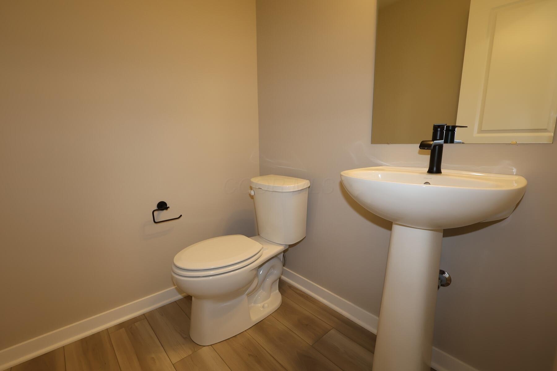 5513 Valleydale Road Powell, OH 43065 - Photo 8 of 14 Powder Room