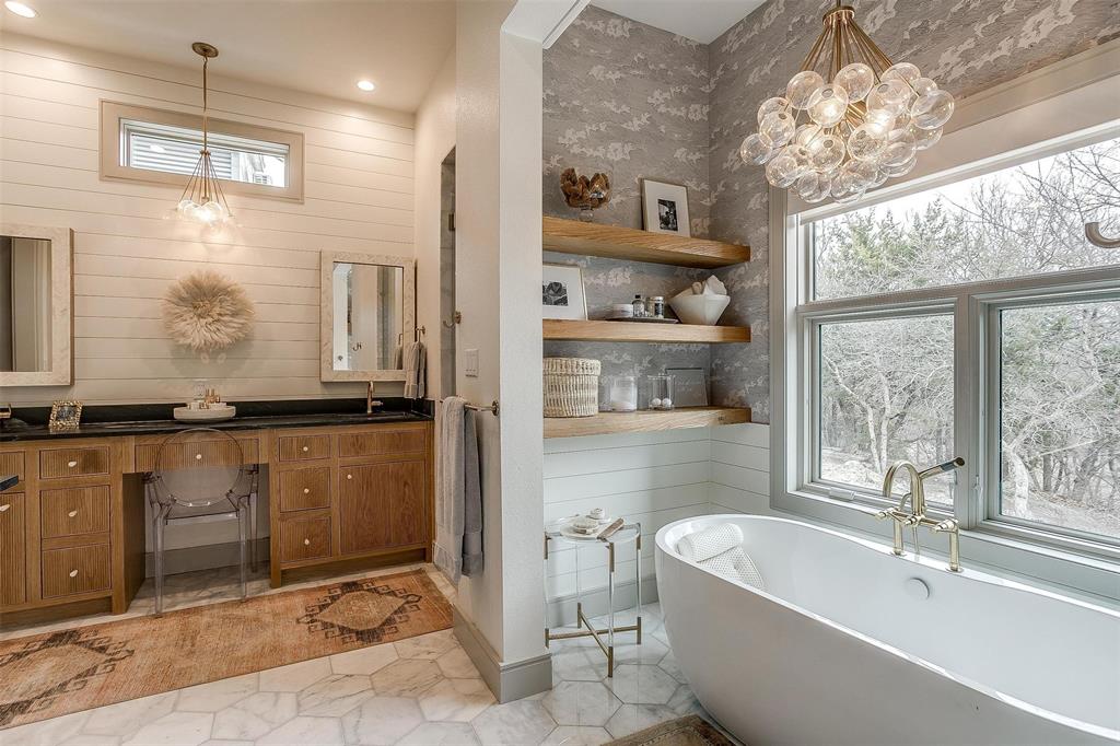 357 Wood Lake Road Aledo, TX 76008 - Photo 24 of 40 a bathroom with a bathtub and a sink