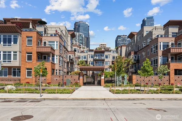 $749,950 | 2000 Alaskan Way, Unit 453, Seattle, WA 98121