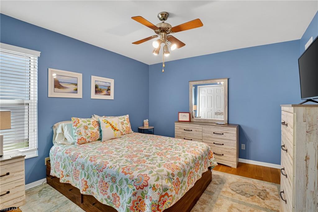 5060 Coldstream Lane Naples, FL 34104 - Photo 25 of 34 Queen sized bed