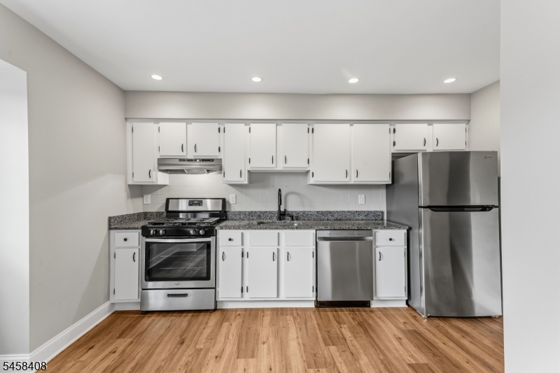 850 Robin Road Hillsborough, NJ 08844 - Photo 8 of 36 Gallery Image 8