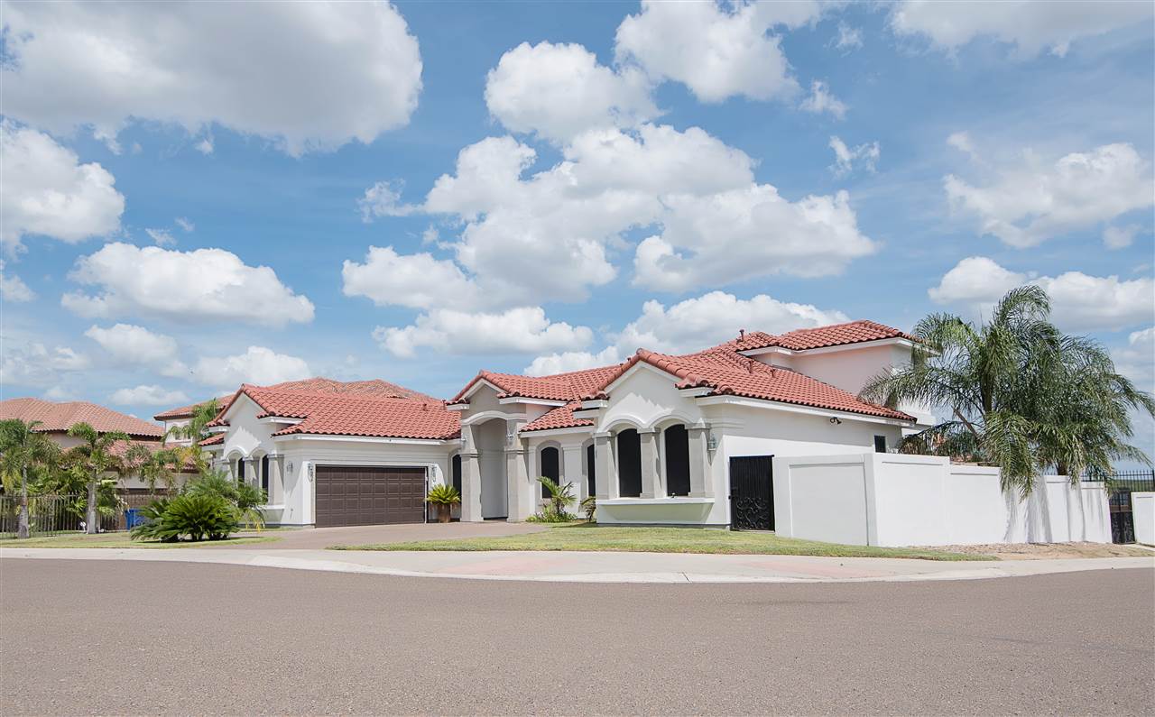 435 Lake Morraine Loop Laredo, TX 78041 - Photo 1 of 19 Gallery Image 1