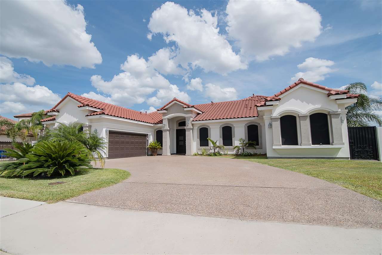 435 Lake Morraine Loop Laredo, TX 78041 - Photo 3 of 19 Gallery Image 3