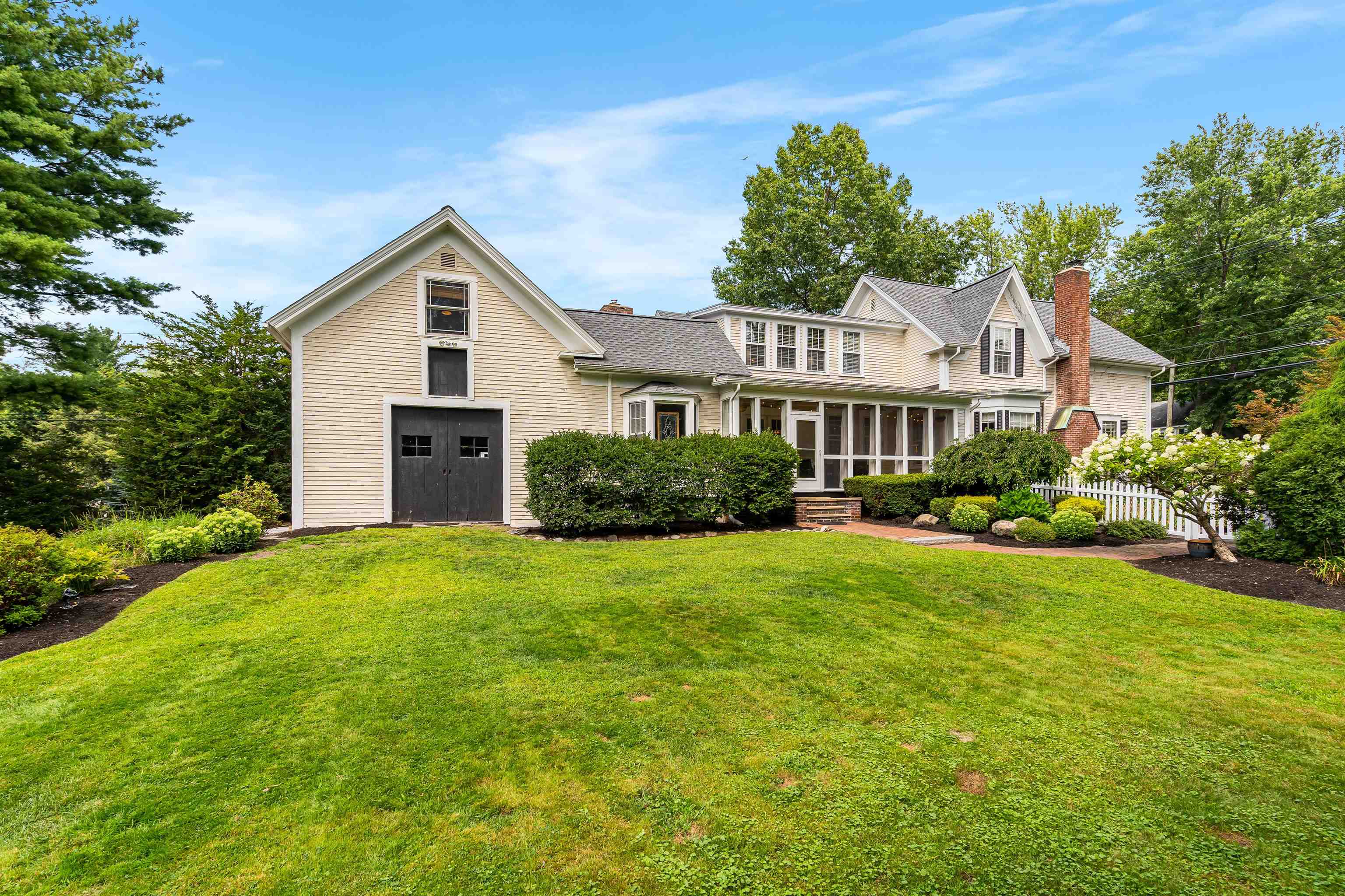 522 River Road Manchester, NH 03104 - Photo 2 of 40 Gallery Image 2