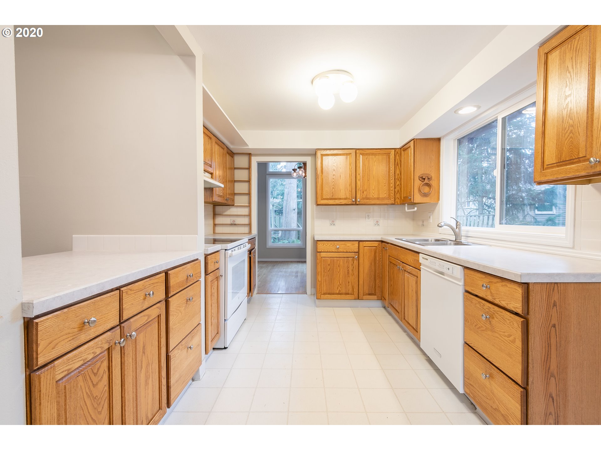 9895 Southwest Morrison Street Portland, OR 97225 - Photo 6 of 32 Gallery Image 6
