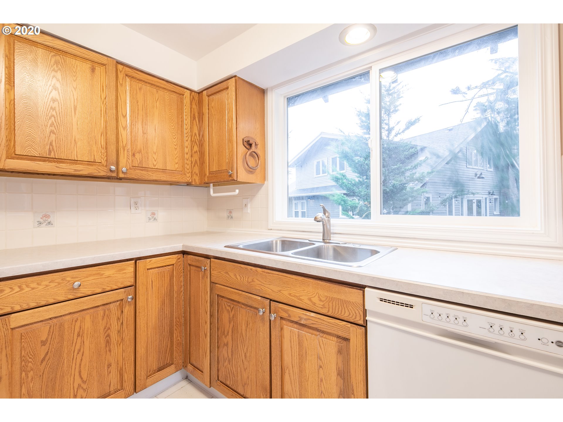 9895 Southwest Morrison Street Portland, OR 97225 - Photo 9 of 32 Gallery Image 9