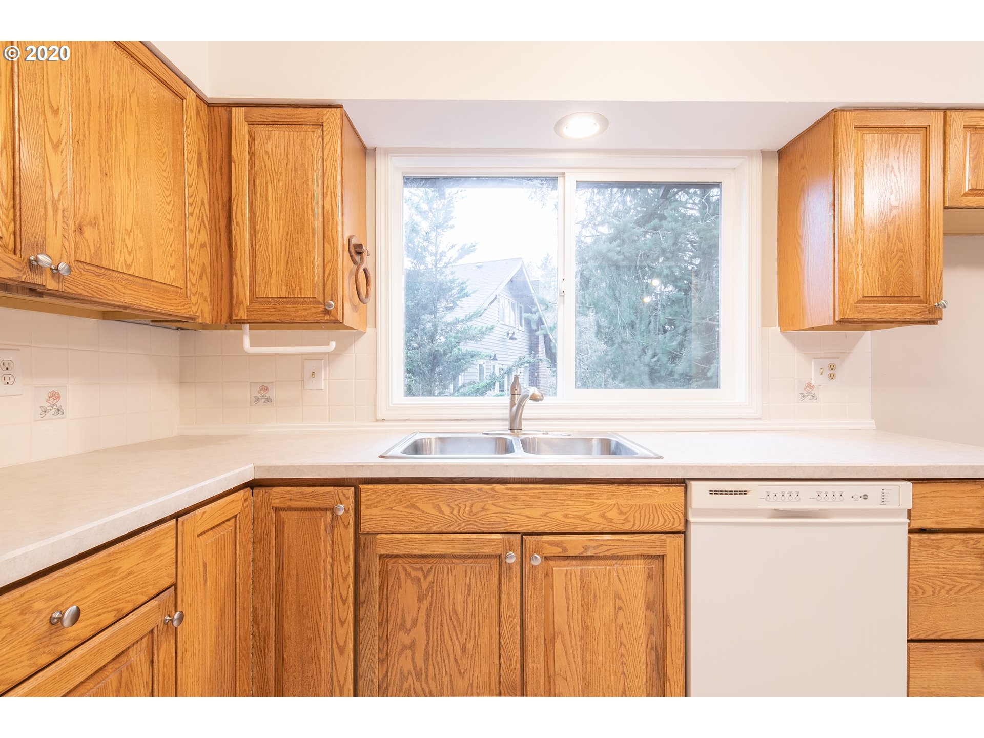 9895 Southwest Morrison Street Portland, OR 97225 - Photo 10 of 32 Gallery Image 10
