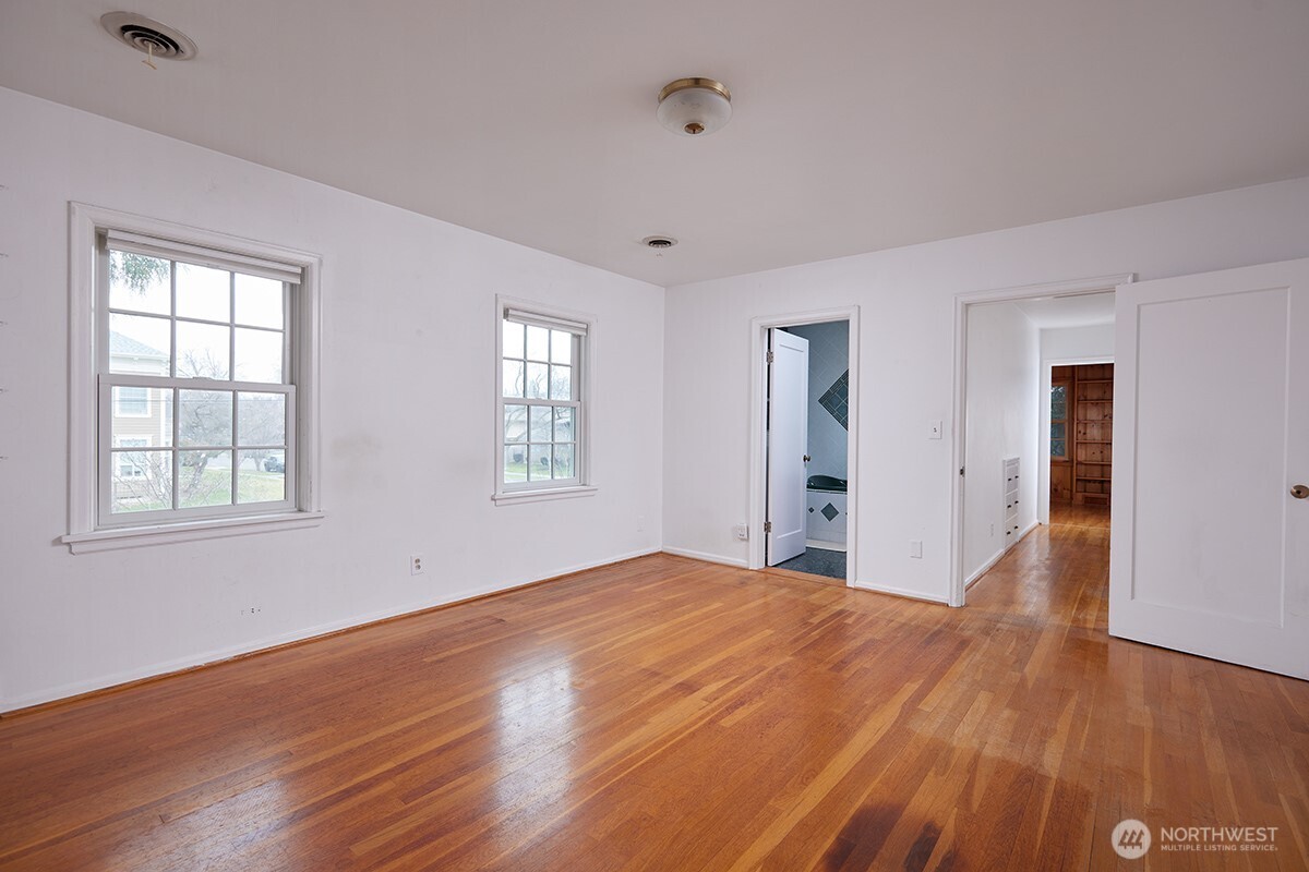 444 Washington Street Walla Walla, WA 99362 - Photo 20 of 40 a view of empty room with wooden floor and fan