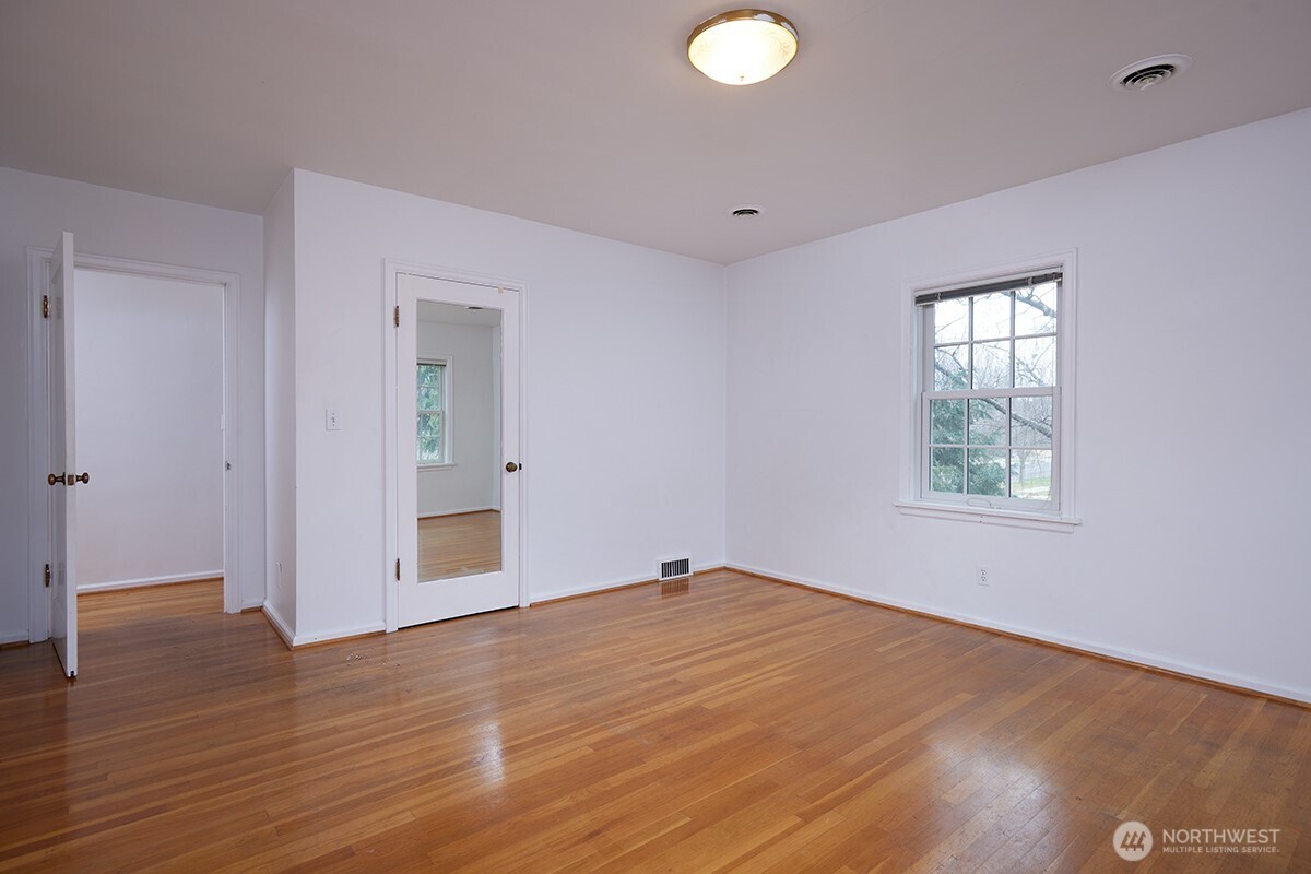 444 Washington Street Walla Walla, WA 99362 - Photo 25 of 40 an empty room with wooden floor and windows