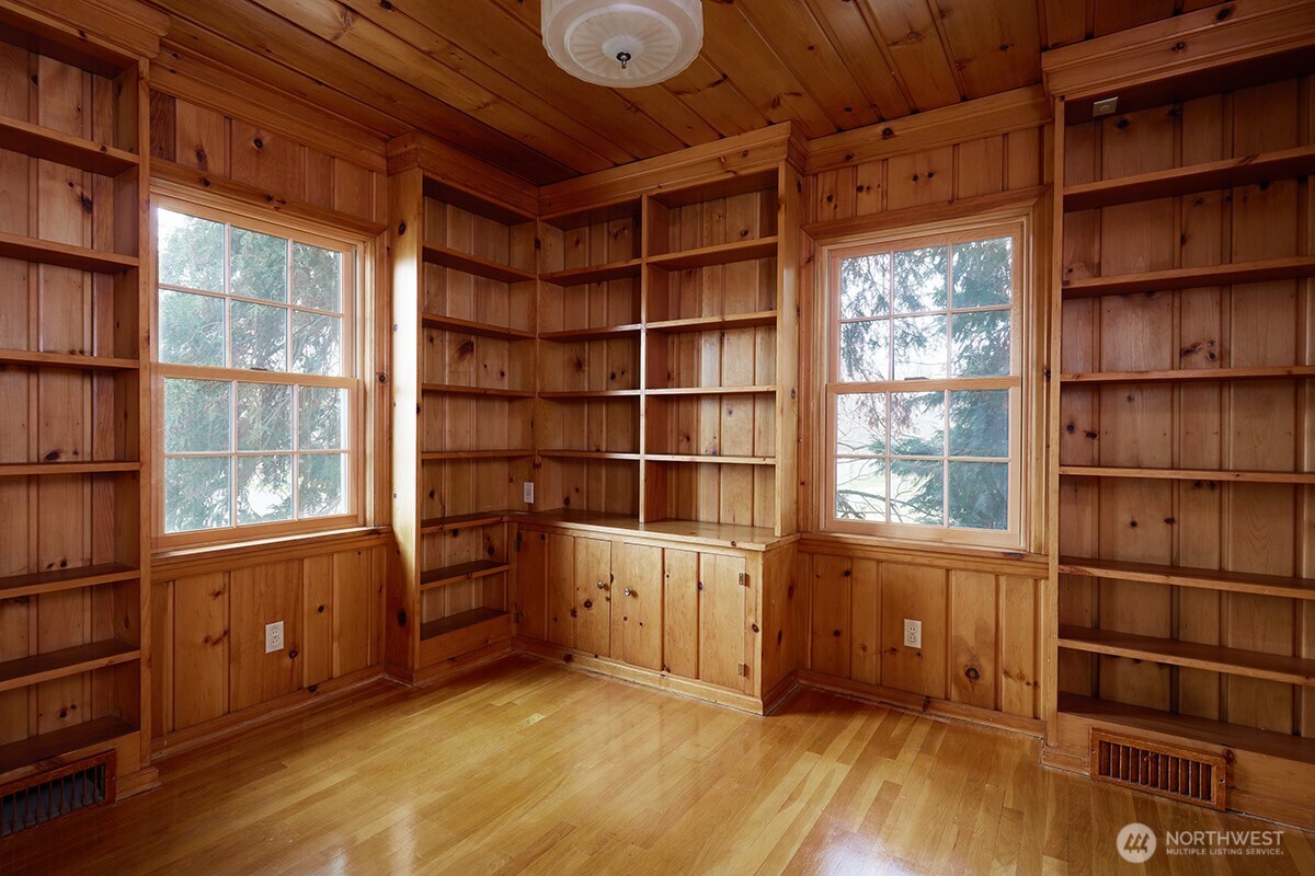 444 Washington Street Walla Walla, WA 99362 - Photo 26 of 40 a view of an empty room with a window