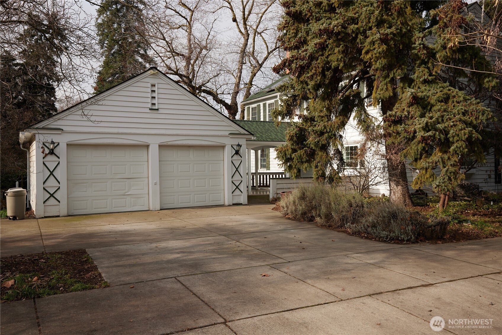 444 Washington Street Walla Walla, WA 99362 - Photo 39 of 40 a front view of a house with a garage