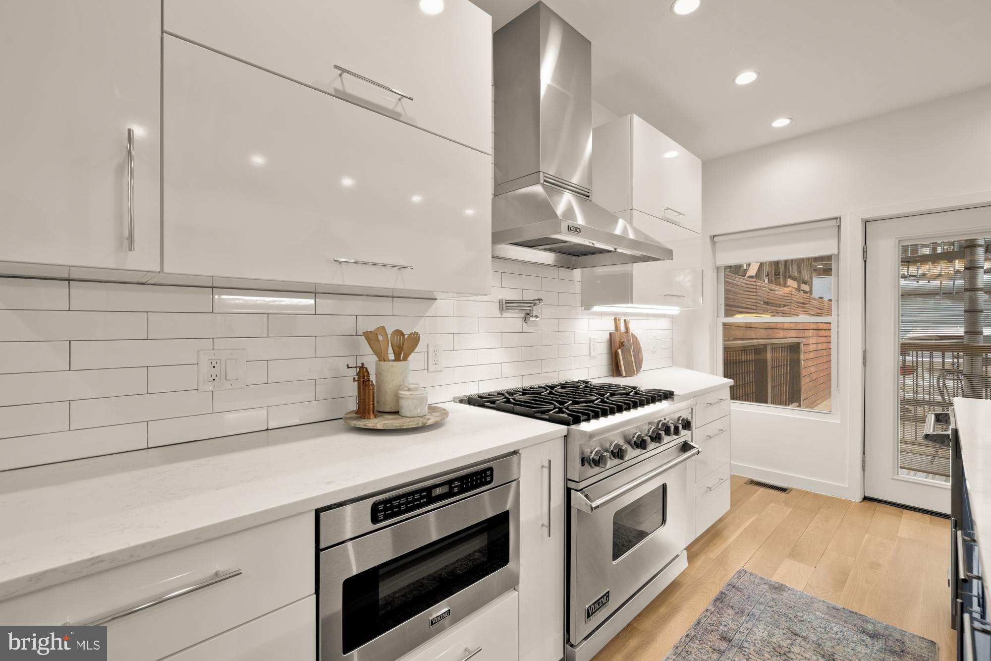 2315 Ontario Road Northwest, Unit 1 Washington, DC 20009 - Photo 21 of 46 Built-in Microwave