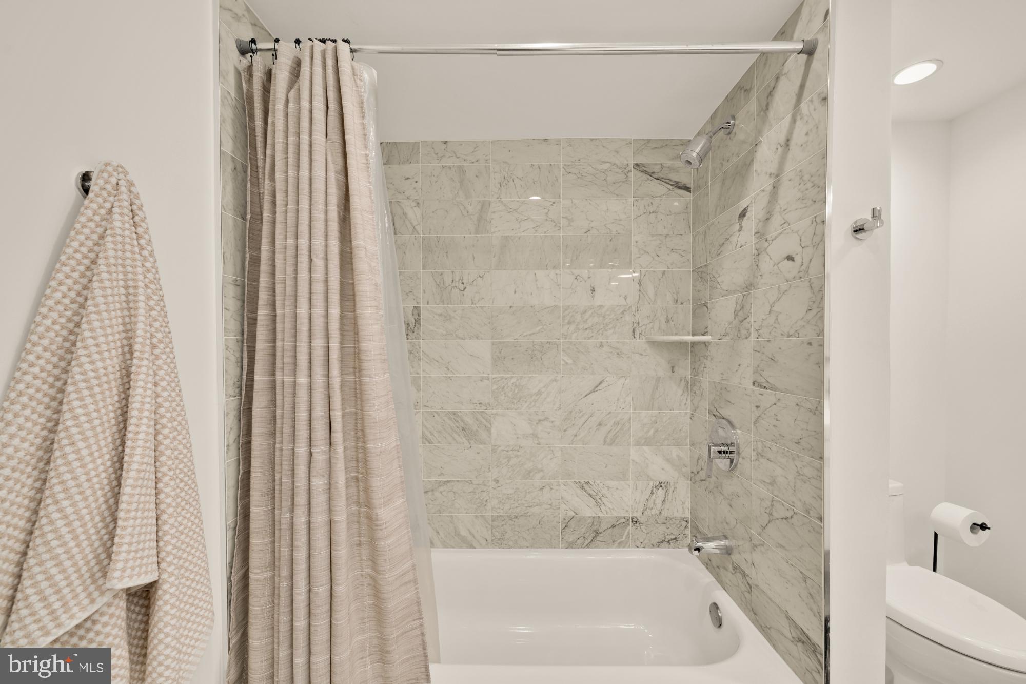 2315 Ontario Road Northwest, Unit 1 Washington, DC 20009 - Photo 38 of 46 Second Bathroom with Tub/Shower