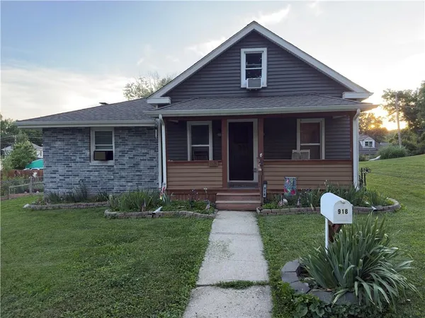 $203,000 | 918 North Claremont Avenue, Sugar Creek, MO 64054