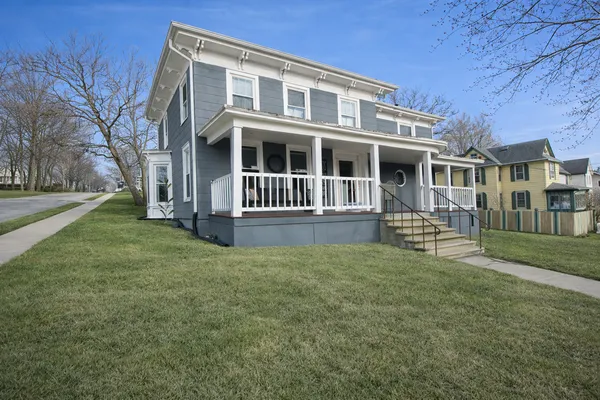 $175,000 | 402 South Ottawa Avenue, Dixon, IL 61021