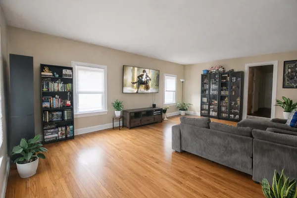 $175,000 | 402 South Ottawa Avenue, Dixon, IL 61021