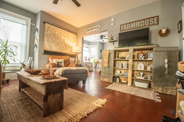 $175,000 | 402 South Ottawa Avenue, Dixon, IL 61021