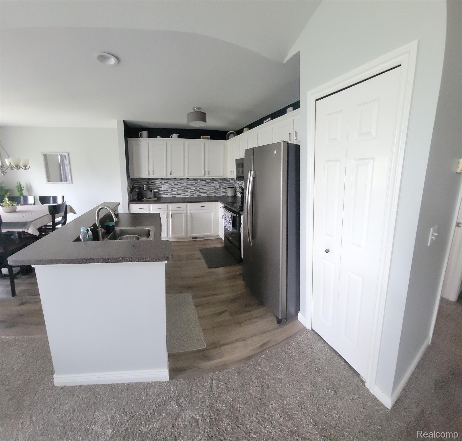 45991 Rhodes Drive Macomb, MI 48044 - Photo 7 of 18 Kitchen