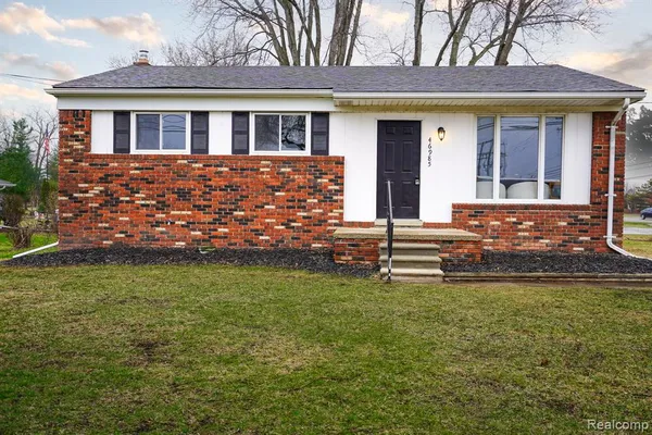 $262,900 | 46985 Heydenreich Road, Macomb, MI 48044