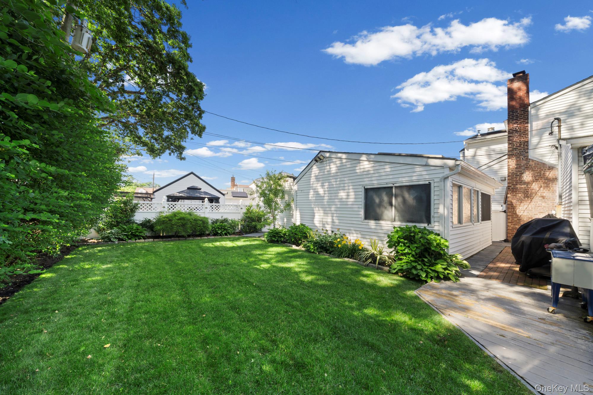 164 Gordon Road Valley Stream, NY 11581 - Photo 14 of 18