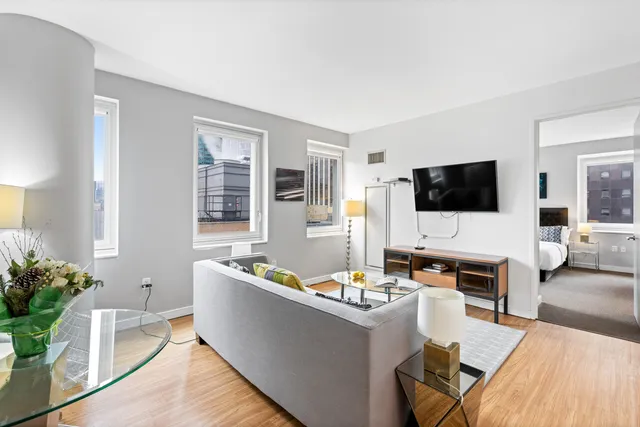 $1,295,000 | 70 West 45th Street, Unit 30D | Midtown Central