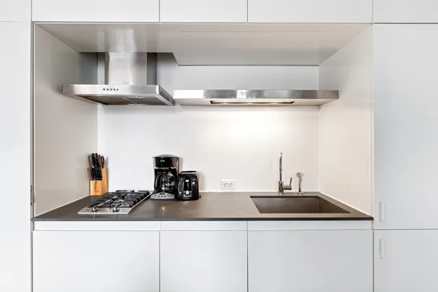 $1,295,000 | 70 West 45th Street, Unit 30D | Midtown Central