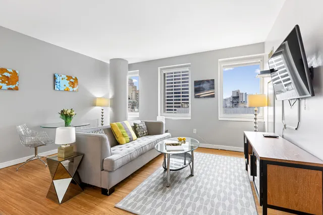 $1,295,000 | 70 West 45th Street, Unit 30D | Midtown Central